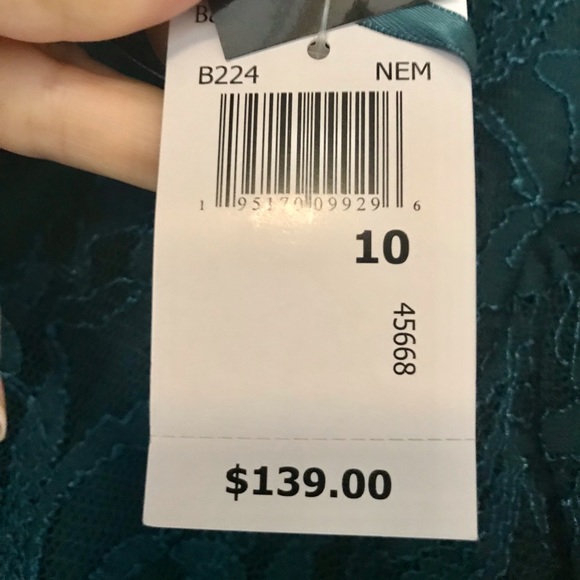 BETSY & ADAM Lace-Bodice Flutter-Sleeve Gown - Picture 7 of 8